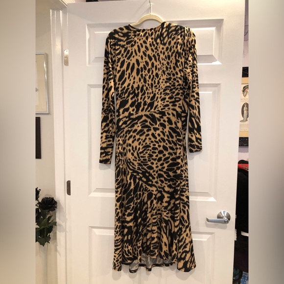 Michael Kors dress leopard print. Vee neck ruched waist. Long sleeve - Picture 3 of 7